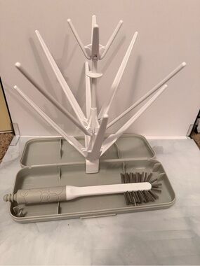 Ubbi travel was kit and drying rack